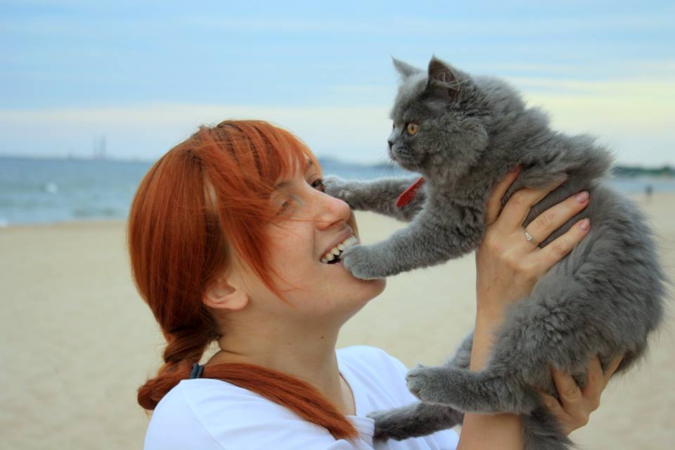 Magdalena Mazur i kotka Czu Czu